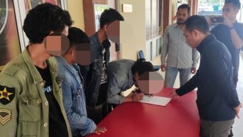 4 Youths In Pontianak Apologize For Burning Jokowi's Photo