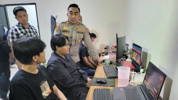 Just Operating A Week, Online Judi At The Palem Cengkareng Park Ruko Was Raided By The Police, 5 People Were Secured