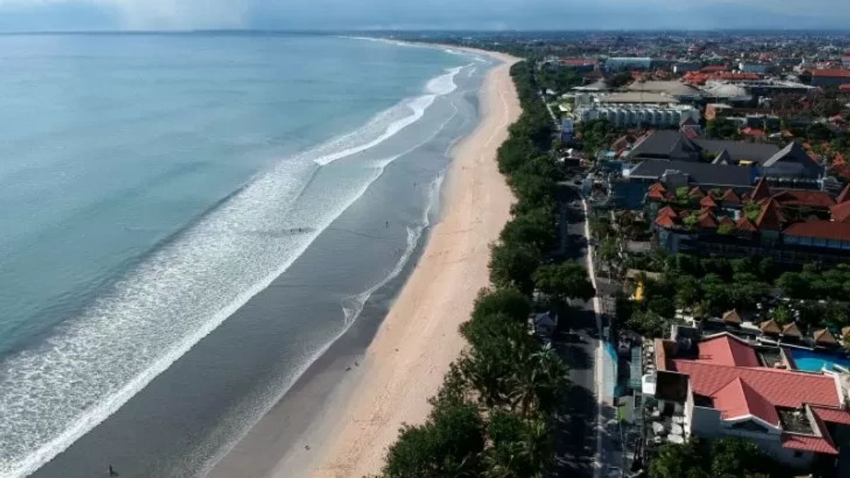موجات محتملة تصل إلى 6 أمتار 2 أيام قبل في جنوب بالي لومبوك ، BMKG يطلب من السياح توخي الحذر