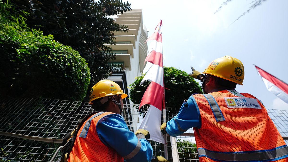 Enlivening The 80th Anniversary Of The Republic Of Indonesia, This Is A Safe Distance To Install Flags And Umbul-Umbul From Electric Cables According To PLN