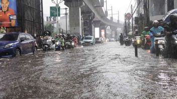 Jakarta aujourd'hui couvrit de la pluie, alerte aux inondations sévères