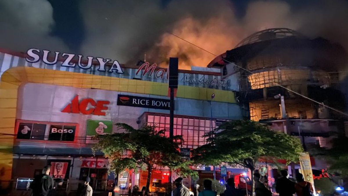 一旦熄灭，大火在铃屋购物中心班达亚齐再次燃烧