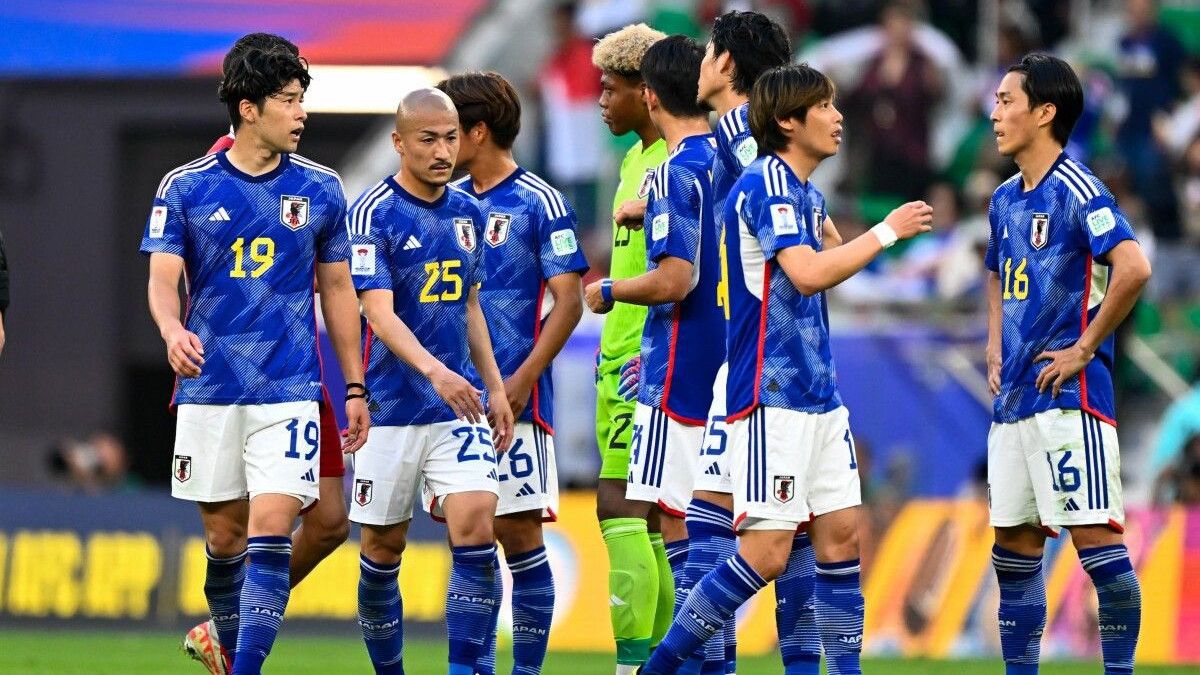 المدرب الياباني يقبل أطفاله بالتبني ويحقق تحسنا أمام المنتخب الوطني الإندونيسي