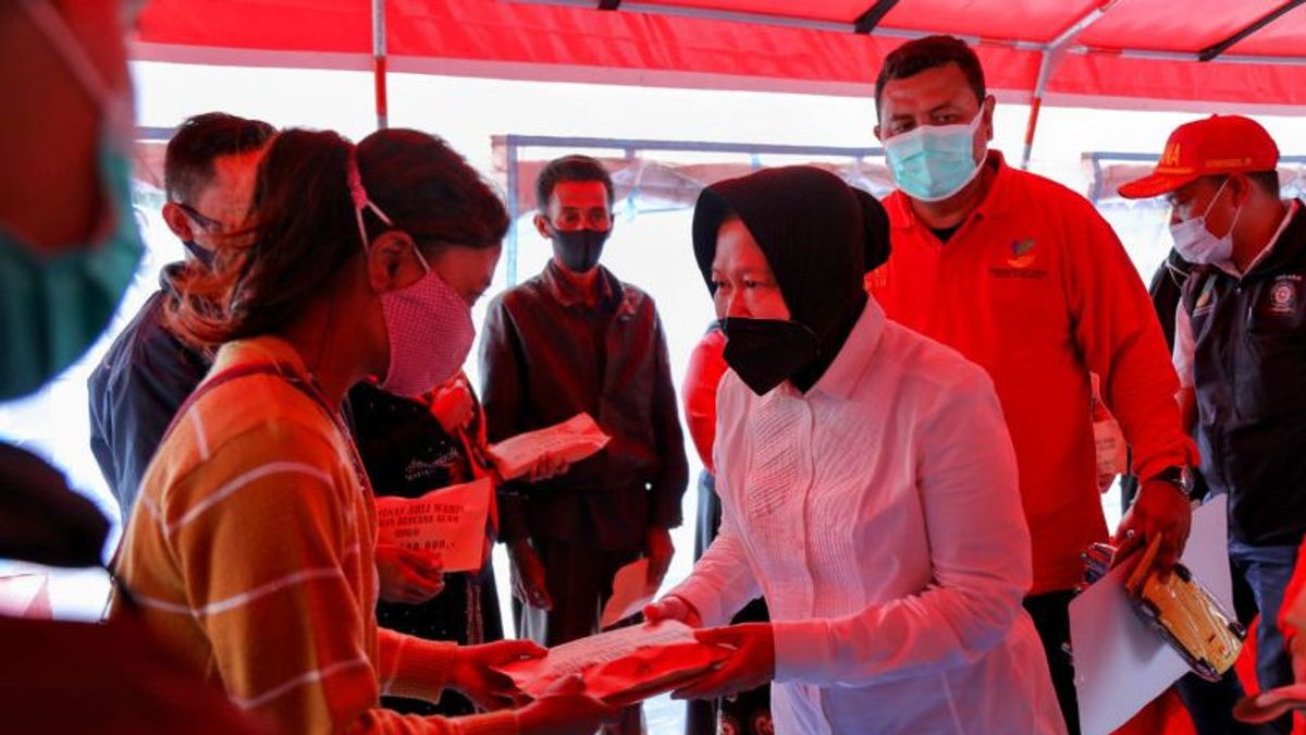 Social Minister Risma Returns Compensation To 24 Heirs Of Victims Of The Lumajang Mount Semeru Eruption