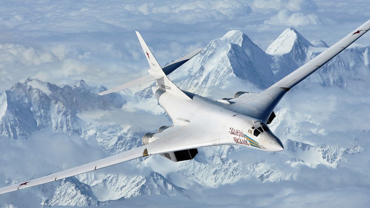 La Russie Prête à Lancer Un Nouveau Bombardier Tu-160M Le Mois Prochain: Surnommé White Swan, Apporte Un Missile Stratégique