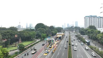 労働者の日の瞬間、1,500台以上の車両がモナスに向かいます