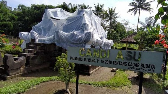 Pluie Mince De Cendre Des Nuages Chauds De Merapi Tombant Vers Le Bas Dans Le Magelang