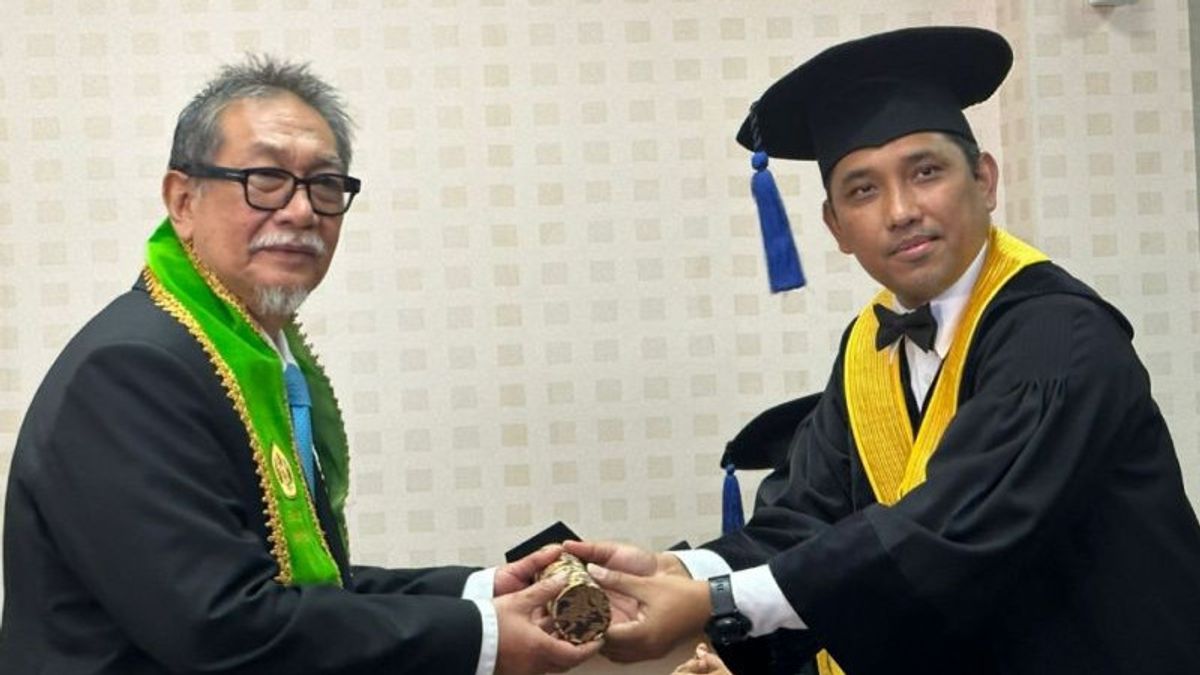 Selamat! Aktor Deddy Mizwar Raih Gelar Doktor dari UNPAD Bandung 