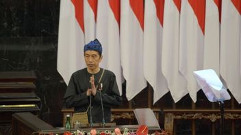 Portant Des Vêtements Tribaux Baduy, Jokowi Rappelé à Compléter La Loi Sur Les Peuples Autochtones