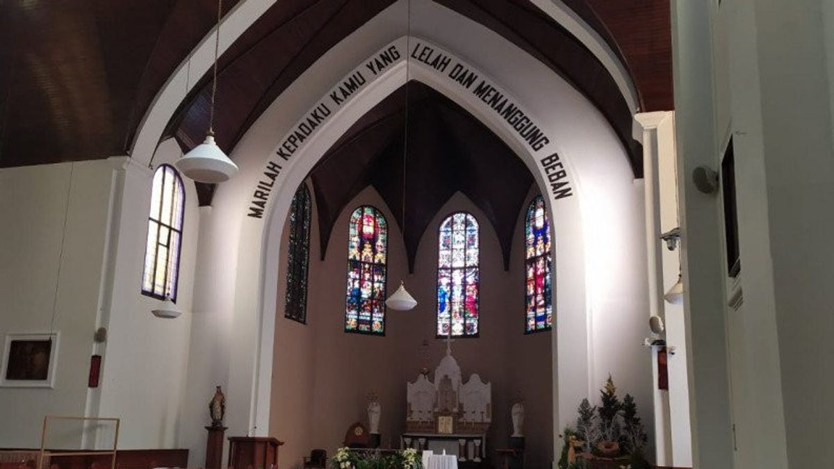 Pourquoi L’église De La Cathédrale De Bandung Ne Décore Pas Un Arbre De Noël De 16 Mètres De Haut