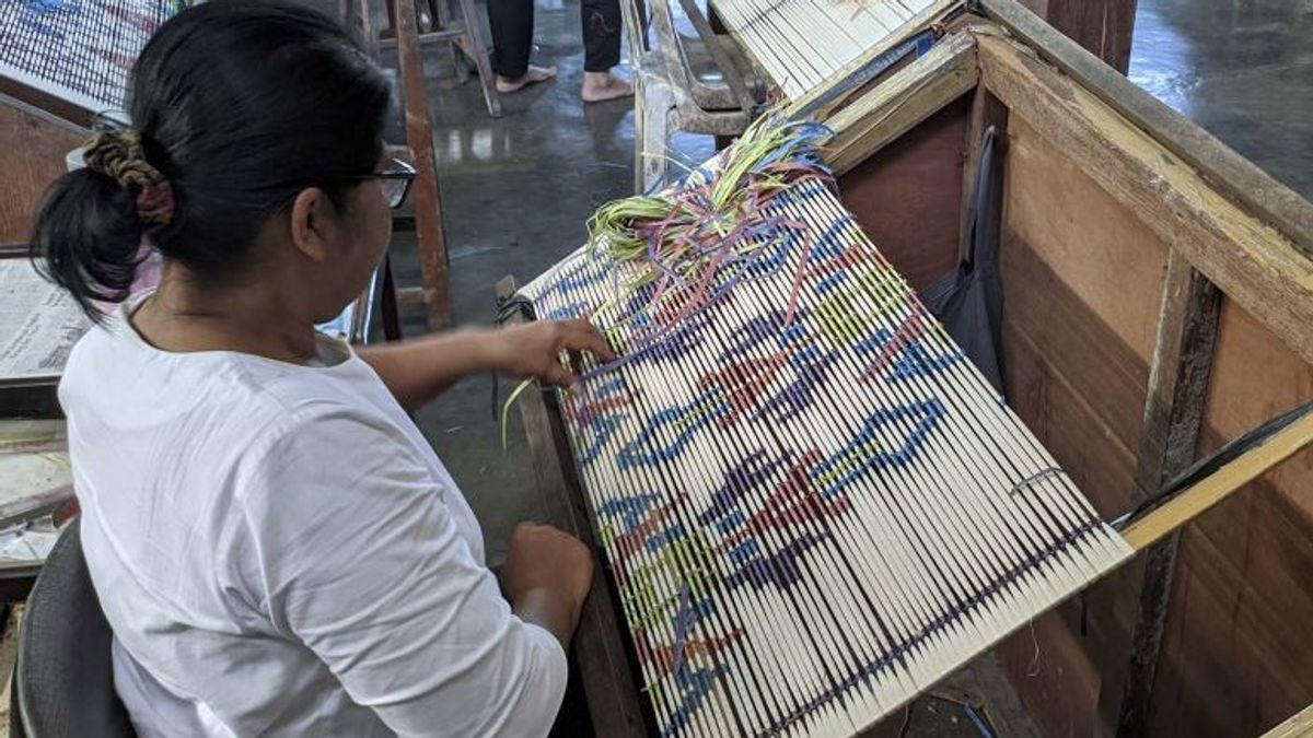 Endek Sekar Jepun面料，来自巴厘岛登巴萨市的原始机织面料