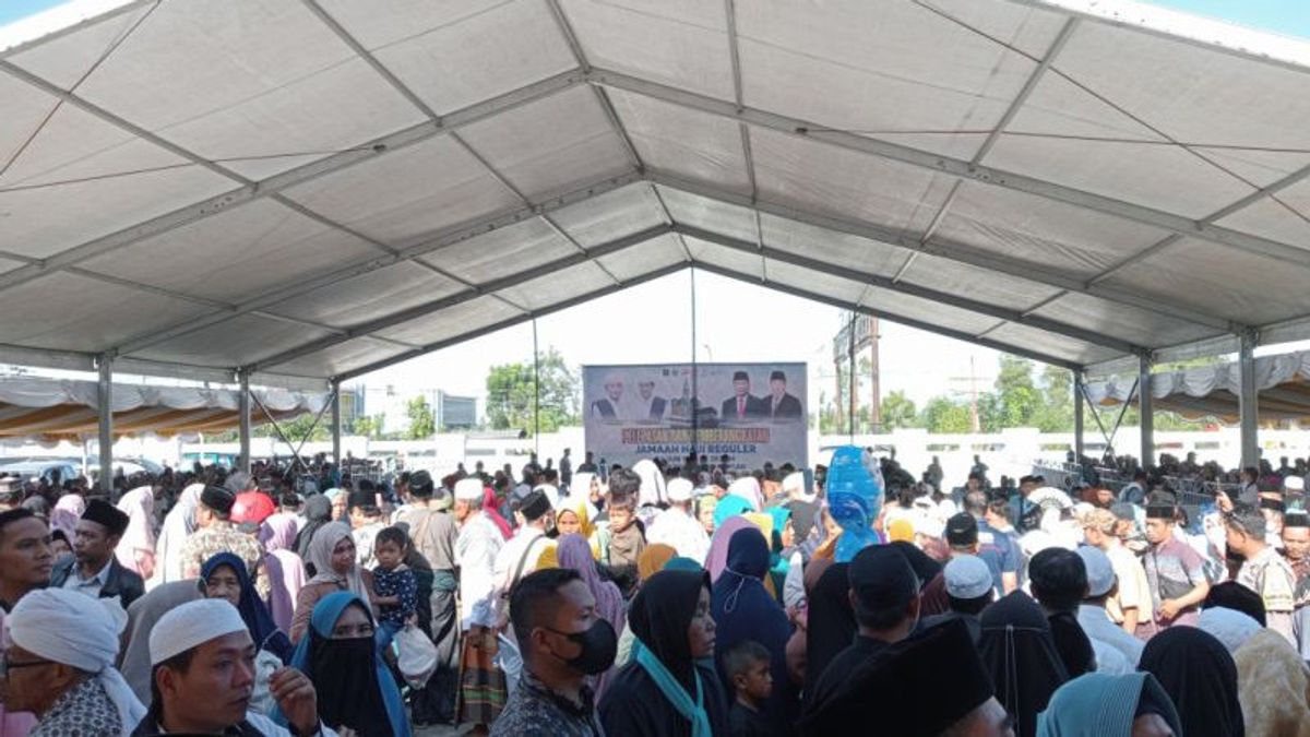 6 Copet yang Beraksi Saat Pelepasan Jemaah Calon Haji di Lombok Tengah Manfaatkan Situasi Keramaian