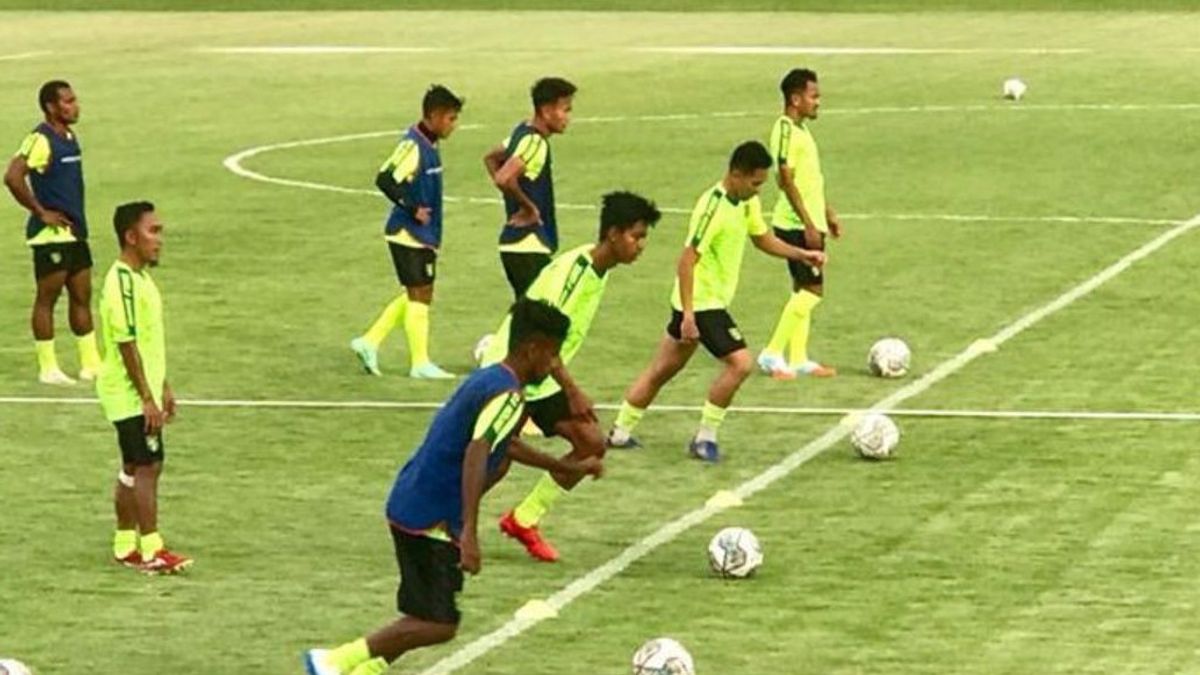 Komentari Pertandingan Persebaya Vs Madura United, Aji Santoso Singgung Pembiaran Wasit Terhadap Pelanggaran