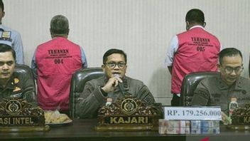 2 fonctionnaires de Dishub Karawang deviendront soupçonnés de corruption dans le feu des rues