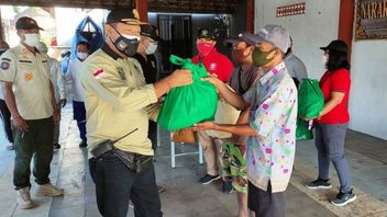 Tim Yustisi Denpasar Bagi-bagi Sembako & Pantau Penerapan Prokes di Masa PPKM 