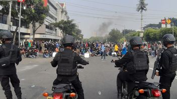 Polri Sebut Massa Perusuh Sempat Sekap Satu Polisi
