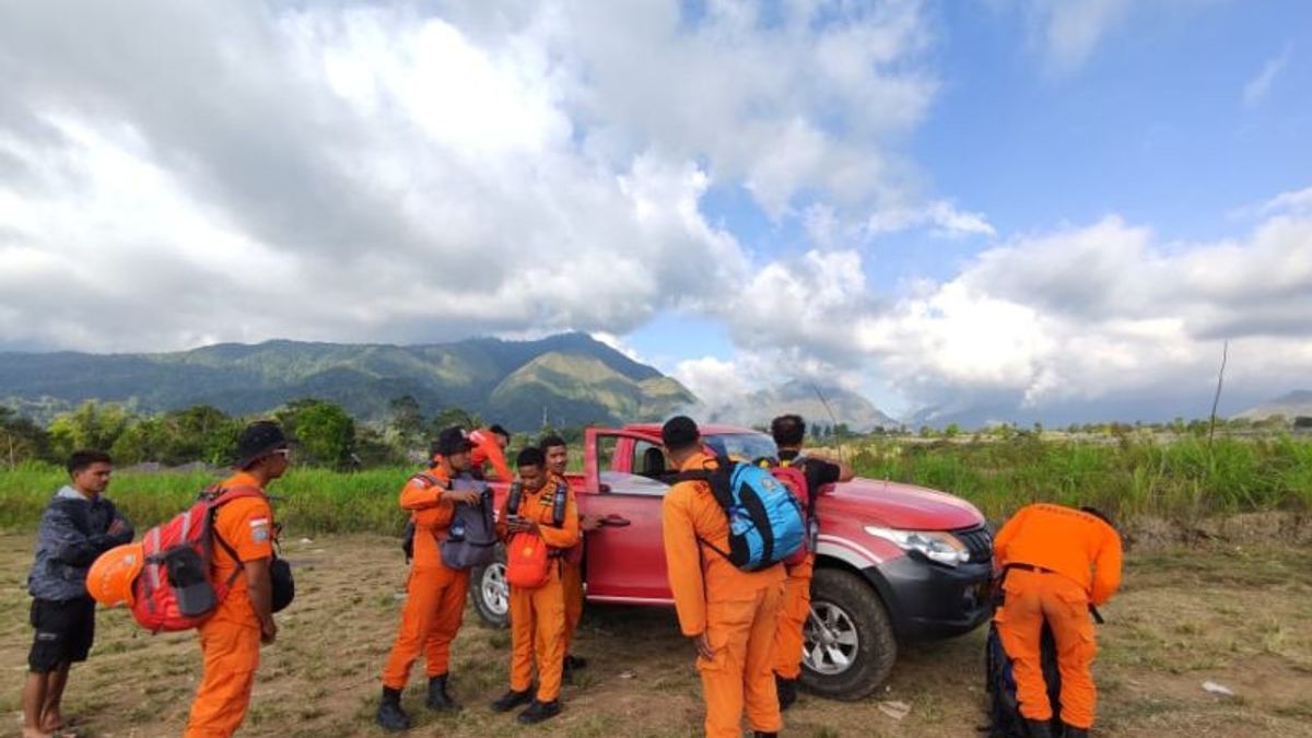 17 Basarnas Personnel Deployed To Evacuate The Body Of Boaz Bar Anam, A Portuguese Citizen Who Fell Into The Gorge Of Mount Rinjani