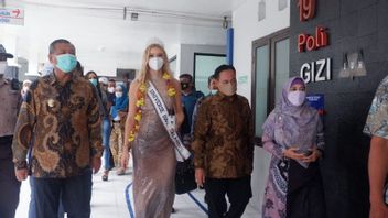 瑞士选美皇后在参观图伦阿贡东爪哇医院时印象深刻：它是如此漂亮和非常大的医院