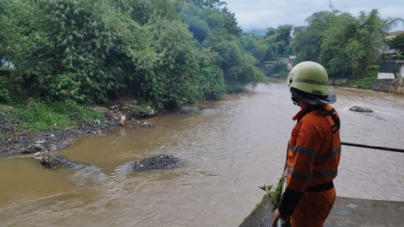 تم العثور على طفل صغير غرق في نهر سيليوونغ بوجور ميتا على بعد 12 كيلومترا من موقع الحادث