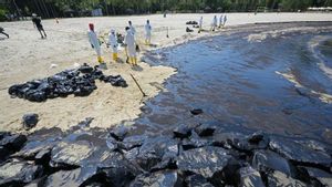 Singapore Needs 3 Months To Clean Oil Spill At Sentosa Resort