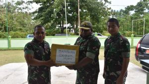 TNI Berikan Bantuan Anak Pedalaman Pulau Buru Maluku Alat Tulis