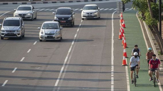 Bungkamnya Anies dalam Polemik Pembongkaran Jalur Sepeda Permanen Sudirman