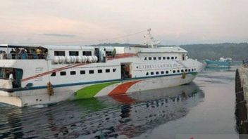 Sepekan Ini Kapal Cantika 88 Tak Beroperasi karena Mesin Rusak, Warga Maluku Tengah Mohon Bersabar