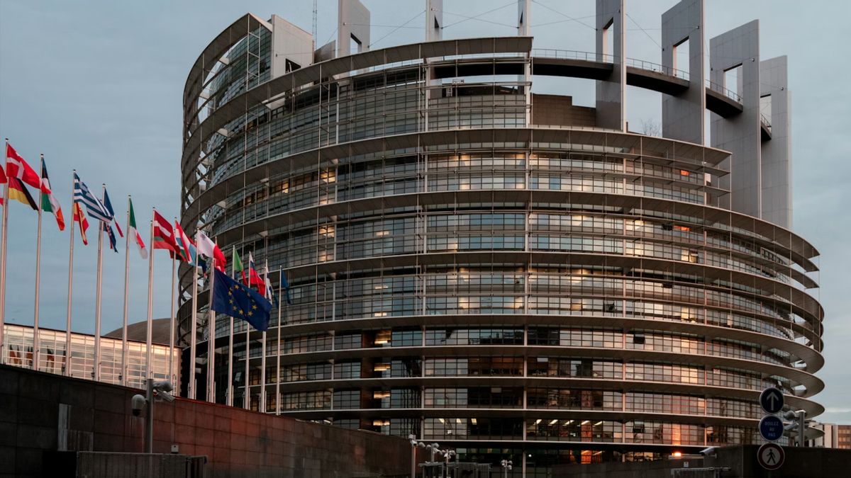 EU Reviews Red Sea Mission Mandate amid Potential Houthi Attack
English: EU Reviews Red Sea Mission Mandate amid Potential Houthi Attack