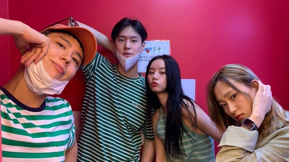 Hye Ri reveals a new photo that she took with Ryu Jun Yeol, Park