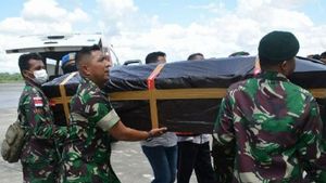 Jenazah Tiga TNI Korban Penembakan KKB Dikembalikan ke Kampung Halaman Usai Upacara Penghormatan