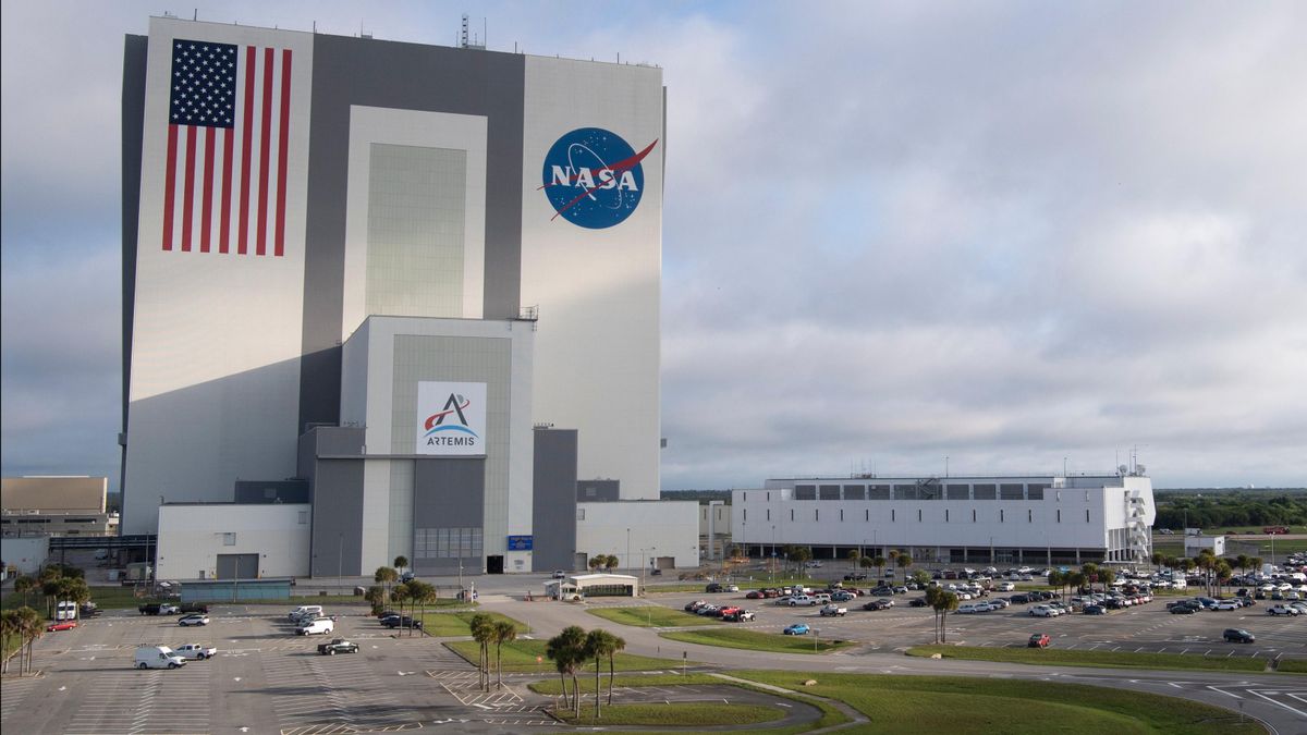NASAは、安価なインターネットネットワークを提供するためにアマゾン、スターリンク、およびいくつかの他の企業と衛星調達契約を共有します