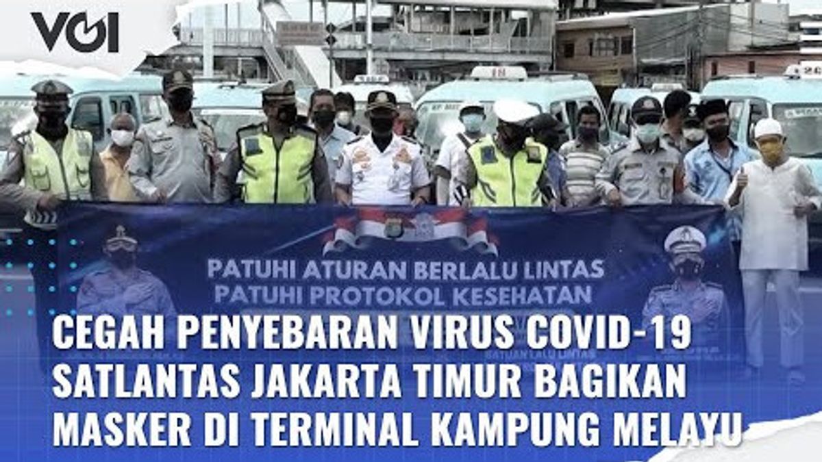 VIDEO: Cegah Penyebaran Virus COVID-19, Satlantas Jaktim Bagikan Masker di Terminal Kampung Melayu