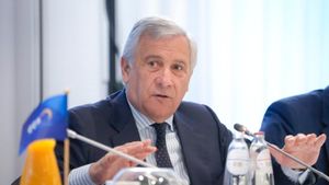 Italian Foreign Minister: Israel Has No Right to Humiliate Gaza Flotilla Activists