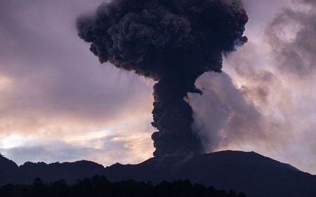 Erupsi Gunung Marapi Lontarkan Abu Vulkanik Setinggi 1 Kilometer