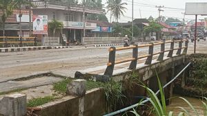 Kondisi Jembatan Amblas Pinggir, Kampung Lua Minta Pemkab Pasaman Perbaiki