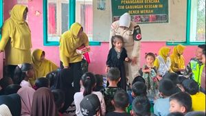 TNI AD dan Relawan Beri Layanan Kesehatan dan Trauma Healing bagi Korban Banjir di Bener Meriah