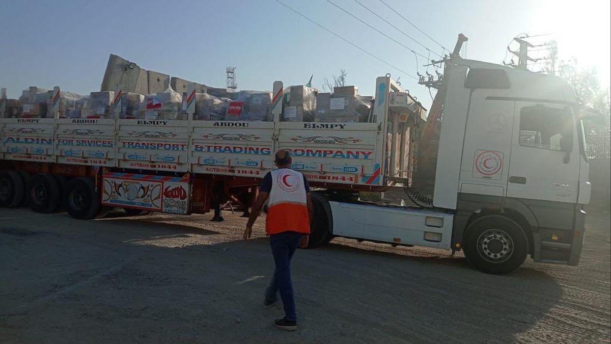 Israel Announces 284 Humanitarian Aid Transport Trucks Entering Gaza