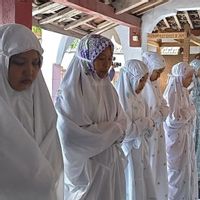Jamaah Thariqah Syathariyah Ponorogo Gelar Shalat Id lebih Awal