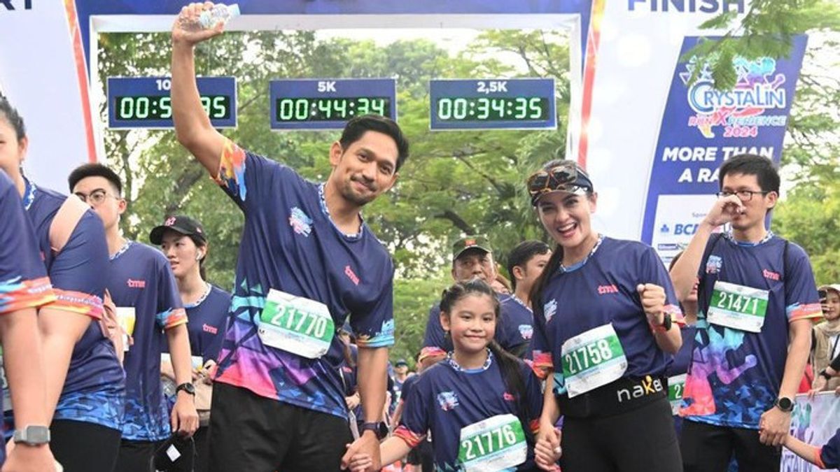 Circulating A Healthy Lifestyle, Ibnu Jamil Invites Ririn Ekawati And Her Children To Join Running Activities