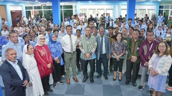 حضر محاضرة عامة في UNTL ، فضلي زون سيمبوت إندونيسيا وتيمور الشرقية الإخوة ثقافيا