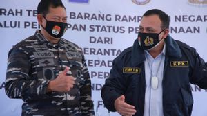 KPK Serahkan Barang Rampasan Senilai Rp55 Miliar ke TNI AL di Atas KRI Dewaruci