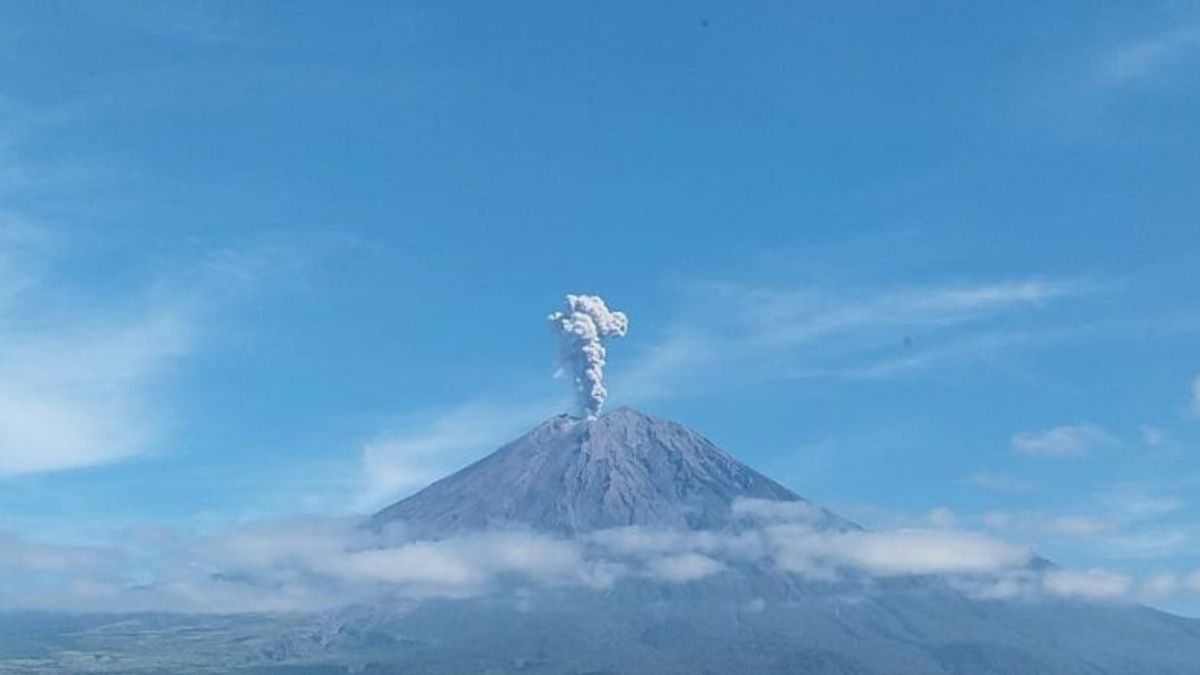 Heavy Rain, Mount Semeru Lava Flood Vibration Lasts 5.5 Hours