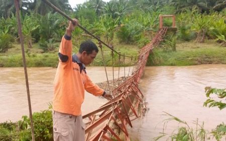 Jembatan di Bengkulu Tengah Putus Diterjang Banjir Bandang