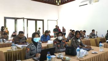 TNI-Polri接受过外语培训，以便与Mandalika MotoGP游客交流