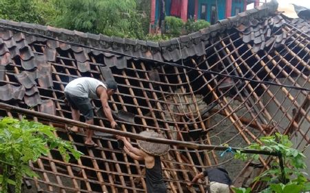 Angin Kencang dan Hujan Deras Terjang Palabuhanratu Sukabumi, 1 Rumah Warga Ambruk