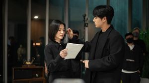 Adu Akting di <i>The Glory</i>, Lee Do Hyun Sebut Song Hye Kyo Bagai Master Akting
