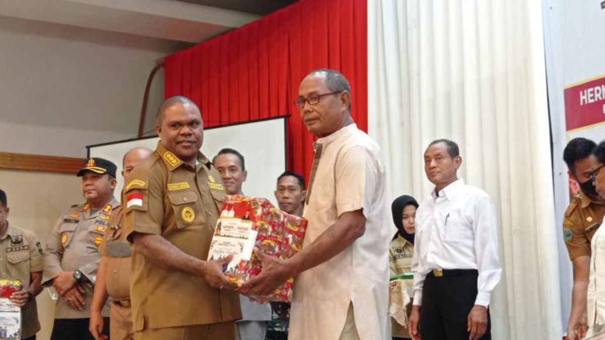 Pemkab Manokwari Beri Insentif Kado Natal untuk 353 Ketua RT-RW, Masing-masing Rp6 Juta