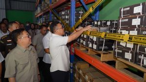 Trade Minister Confiscates 1.6 Million Illegal Imported Goods From China Worth IDR 18.85 Billion