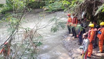 在河里游泳，西马伦贡的5岁男孩在被冲走后死亡