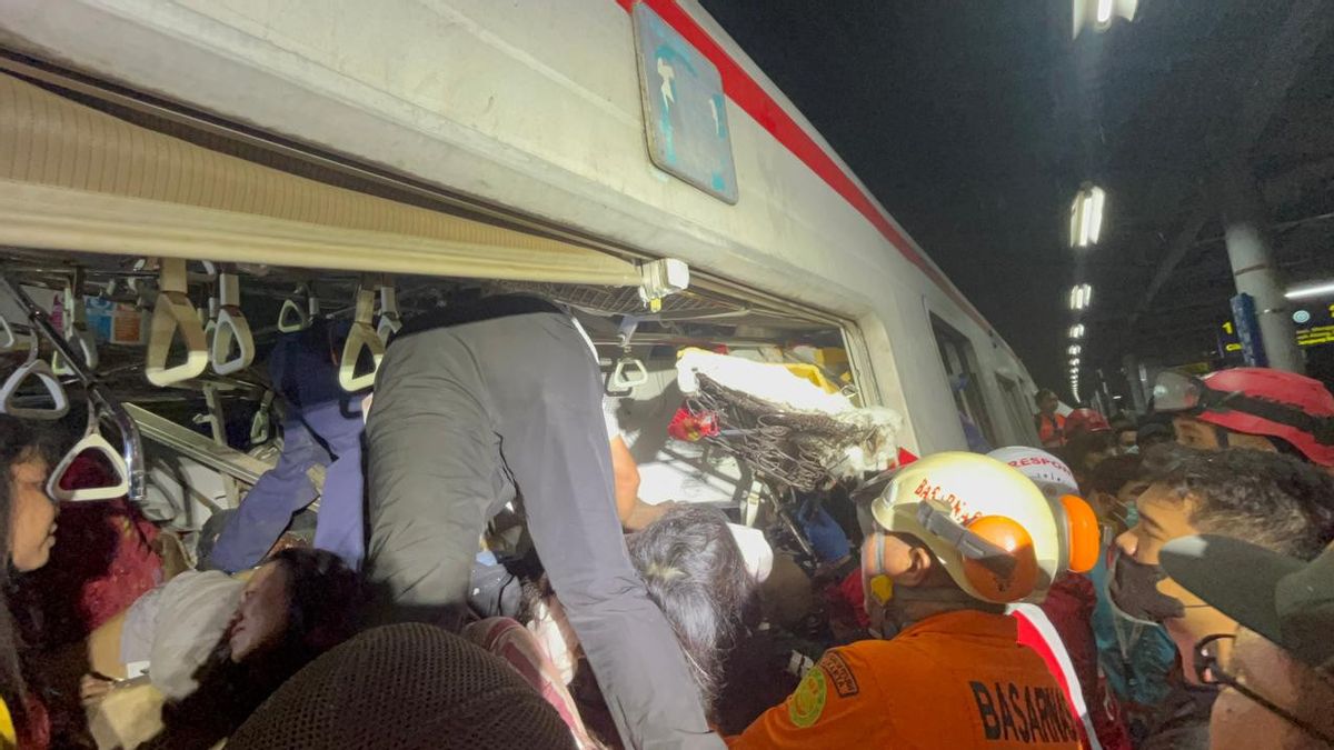 Banyak Penumpang Terjepit Akibat Kecelakaan Commuter Line di Stasiun Bekasi Timur, Basarnas Evakuasi